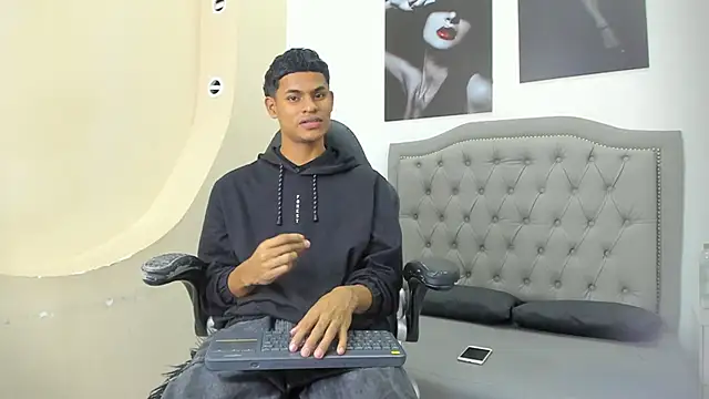 Snapshot of paull_cassidy chatting on December 5, 2025, 11:53 am paull cassidy online show from December 5, 2025, 11:53 am