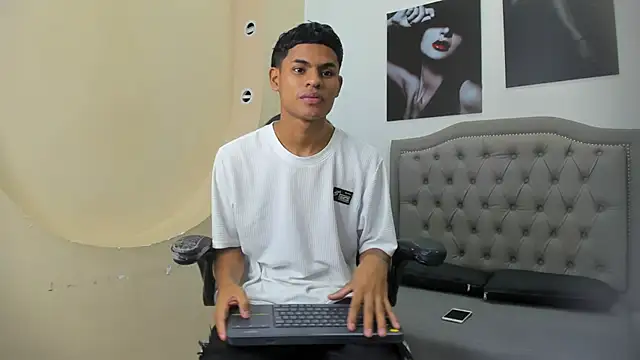 Snapshot of paull_cassidy chatting on December 4, 2025, 11:20 am paull cassidy online show from December 4, 2025, 11:20 am