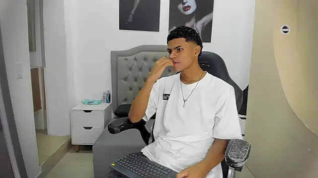 Snapshot of paull_cassidy chatting on December 14, 2025, 11:27 am paull cassidy online show from December 14, 2025, 11:27 am