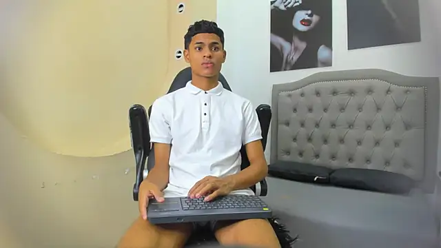 Snapshot of paull_cassidy chatting on December 3, 2025, 11:31 am paull cassidy online show from December 3, 2025, 11:31 am