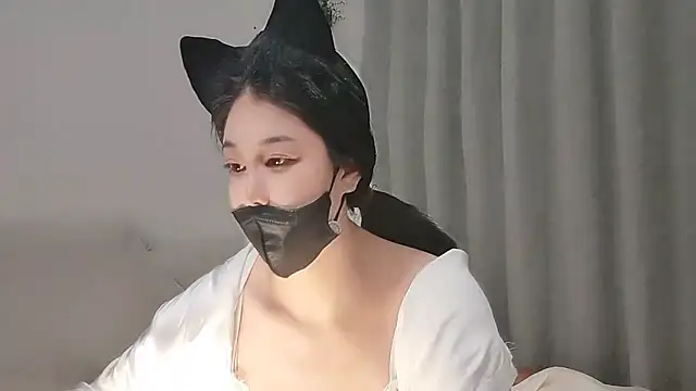 xinyin6666 online show from November 18, 2025, 2:53 pm
