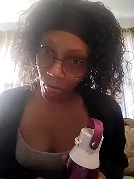 Snapshot of MrsToniTone chatting on November 24, 2025, 4:18 pm MrsToniTone online show from November 24, 2025, 4:18 pm