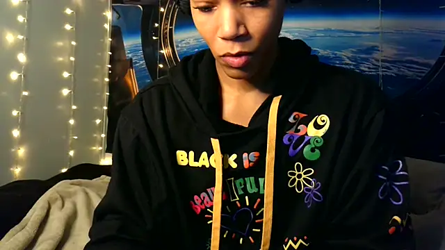 Snapshot of MrsToniTone chatting on December 5, 2025, 4:38 pm MrsToniTone online show from December 5, 2025, 4:38 pm