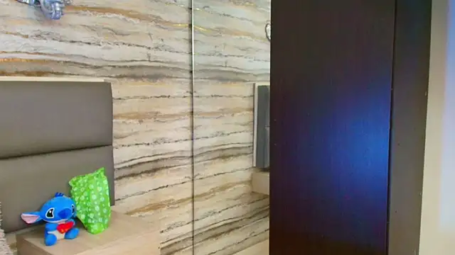 Snapshot of Lovers_21 chatting on November 4, 2025, 10:02 pm Lovers 21 online show from November 4, 2025, 10:02 pm