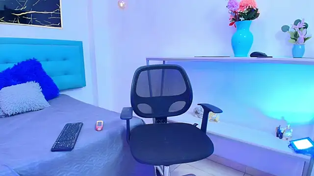 Snapshot of Lovers_21 chatting on October 6, 2025, 9:15 pm Lovers 21 online show from October 6, 2025, 9:15 pm