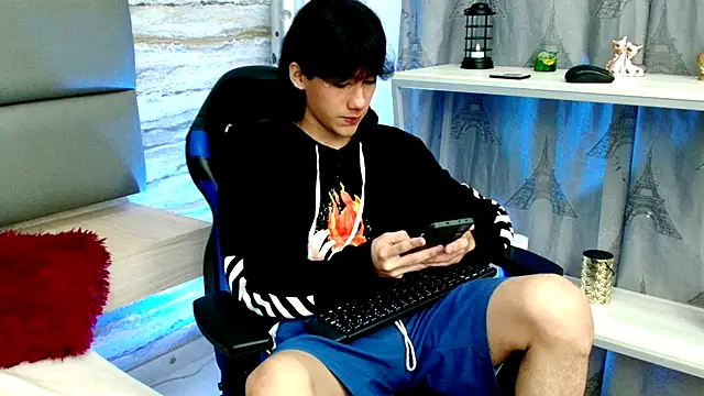 Snapshot of Lovers_21 chatting on November 10, 2025, 3:22 am Lovers 21 online show from November 10, 2025, 3:22 am