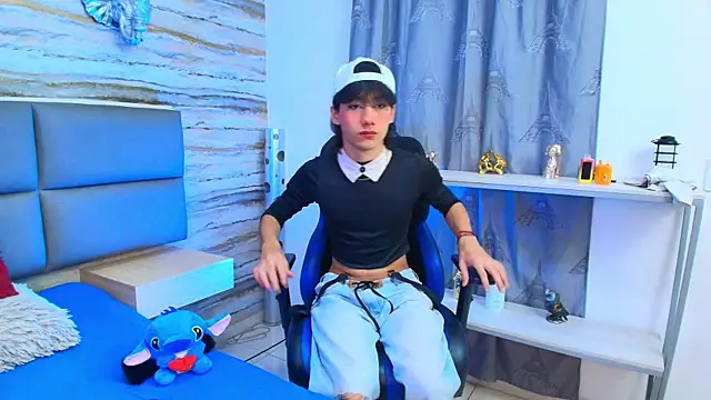 Snapshot of Lovers_21 chatting on October 15, 2025, 9:12 pm Lovers 21 online show from October 15, 2025, 9:12 pm