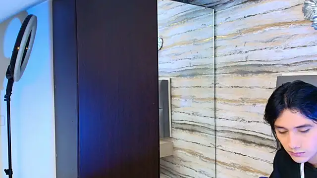 Snapshot of Lovers_21 chatting on November 7, 2025, 4:39 am Lovers 21 online show from November 7, 2025, 4:39 am