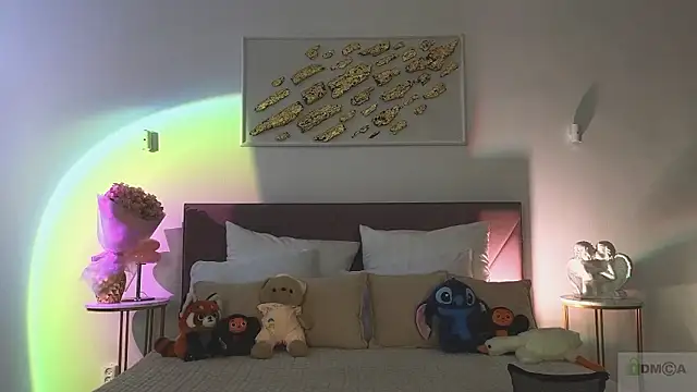 Nicole Broown  online show from February 1, 2026, 9:02 pm