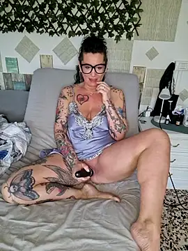 Snapshot of candymaxxx chatting on May 11, 2026, 6:04 am candymaxxx online show from May 11, 2026, 6:04 am