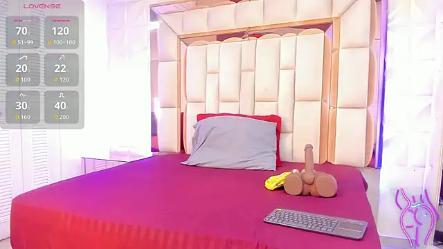 Sarah Adamss online show from November 19, 2025, 12:27 pm