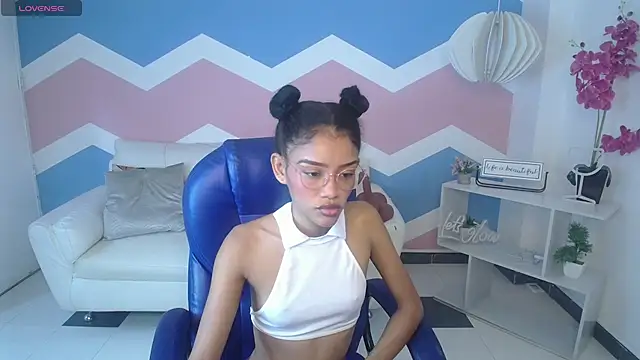 Snapshot of adisson_petite1 chatting on November 8, 2025, 1:14 pm adisson petite1 online show from November 8, 2025, 1:14 pm