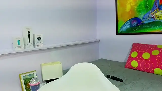 katiaa lovv online show from February 13, 2026, 12:27 pm