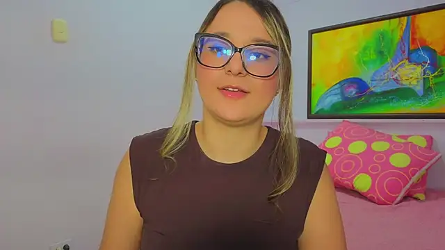 Snapshot of katiaa_lovv chatting on May 16, 2026, 7:35 pm katiaa lovv online show from May 16, 2026, 7:35 pm