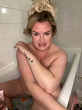 MrsBlazeXX online show from September 29, 2025, 10:48 pm