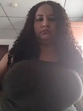 Snapshot of MEYBELLATINA chatting on October 10, 2025, 8:42 pm MEYBELLATINA online show from October 10, 2025, 8:42 pm