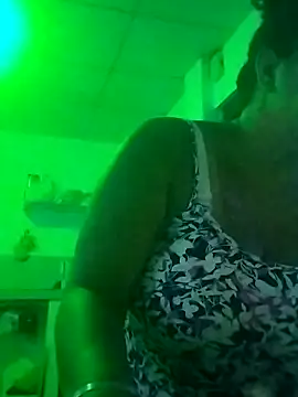 Snapshot of MEYBELLATINA chatting on March 4, 2026, 9:00 pm MEYBELLATINA online show from March 4, 2026, 9:00 pm