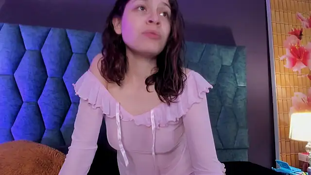 Snapshot of sophie_blaake chatting on June 30, 2026, 3:28 am sophie blaake online show from June 30, 2026, 3:28 am