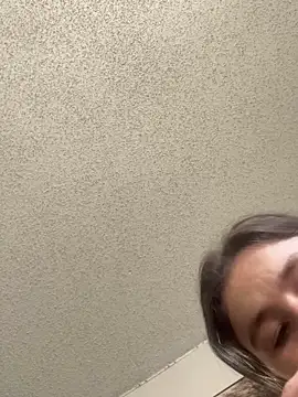 Snapshot of BuzzBunni69 chatting on November 14, 2025, 7:06 pm BuzzBunni69 online show from November 14, 2025, 7:06 pm