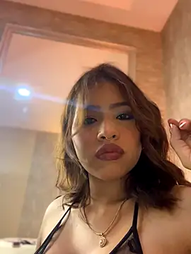 Snapshot of Mia_Valmont chatting on November 8, 2025, 12:09 pm Mia Valmont online show from November 8, 2025, 12:09 pm