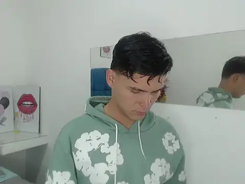 Snapshot of Aaron_Foxxx chatting on November 15, 2025, 9:52 pm Aaron Foxxx online show from November 15, 2025, 9:52 pm