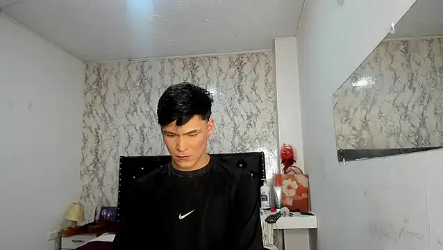 Snapshot of Aaron_Foxxx chatting on November 15, 2025, 1:42 am Aaron Foxxx online show from November 15, 2025, 1:42 am