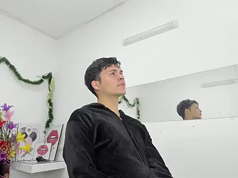 Aaron Foxxx online show from December 22, 2025, 12:27 pm