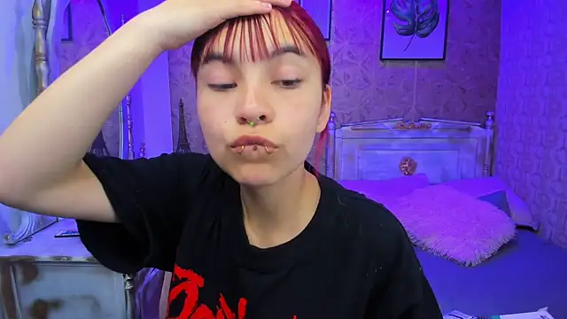 Snapshot of Megane_whitte chatting on October 25, 2025, 2:33 am Megane whitte online show from October 25, 2025, 2:33 am