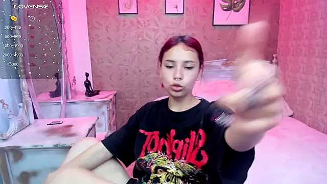 Snapshot of Megane_whitte chatting on December 5, 2025, 7:12 pm Megane whitte online show from December 5, 2025, 7:12 pm