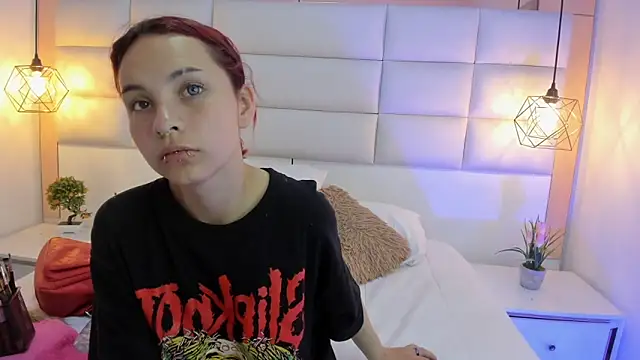 Snapshot of Megane_whitte chatting on November 18, 2025, 8:01 pm Megane whitte online show from November 18, 2025, 8:01 pm