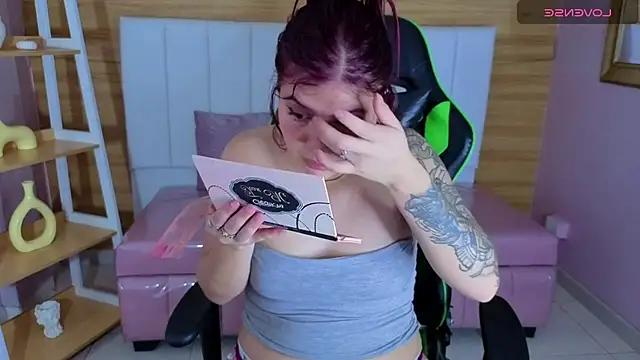 Snapshot of draviana_a_ chatting on November 28, 2025, 3:07 am draviana a online show from November 28, 2025, 3:07 am