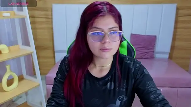 Snapshot of draviana_a_ chatting on December 4, 2025, 2:43 am draviana a online show from December 4, 2025, 2:43 am