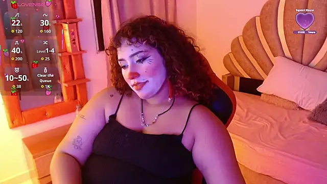 BlueeVelvet online show from October 31, 2025, 10:49 pm