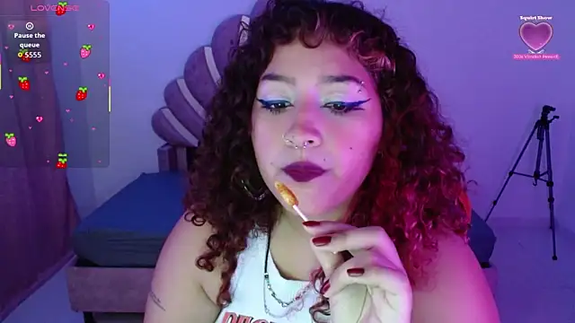 BlueeVelvet online show from October 17, 2025, 11:28 pm