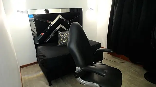 MarianaRojas  online show from February 3, 2026, 3:48 am