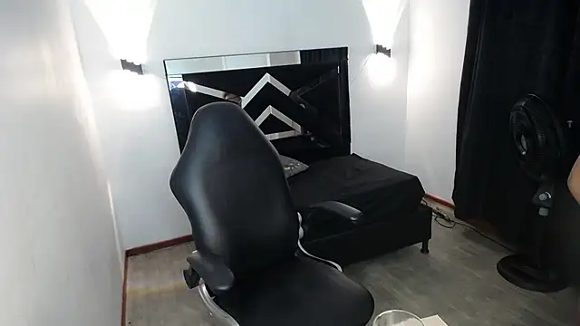 MarianaRojas  online show from March 14, 2026, 11:33 pm