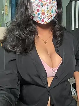 Snapshot of Lisa_afreen chatting on July 1, 2026, 5:24 pm Lisa afreen online show from July 1, 2026, 5:24 pm