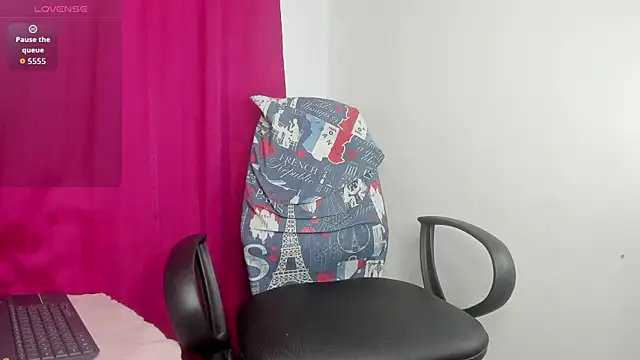 Snapshot of parysmoore chatting on November 14, 2025, 12:25 am parysmoore online show from November 14, 2025, 12:25 am