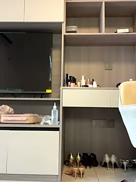 Snapshot of POS001 chatting on December 14, 2025, 5:24 am POS001 online show from December 14, 2025, 5:24 am