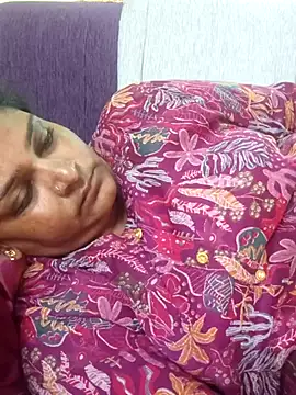 navyasree143 online show from April 29, 2026, 2:49 am