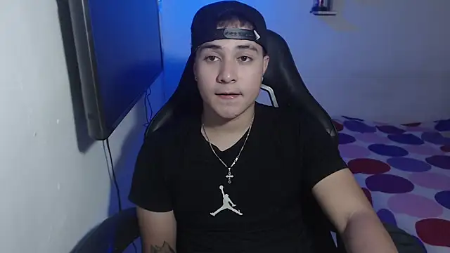 Snapshot of loki32men chatting on October 16, 2025, 4:21 am loki32men online show from October 16, 2025, 4:21 am