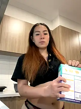 Snapshot of blueburrypie chatting on December 4, 2025, 1:43 pm blueburrypie online show from December 4, 2025, 1:43 pm