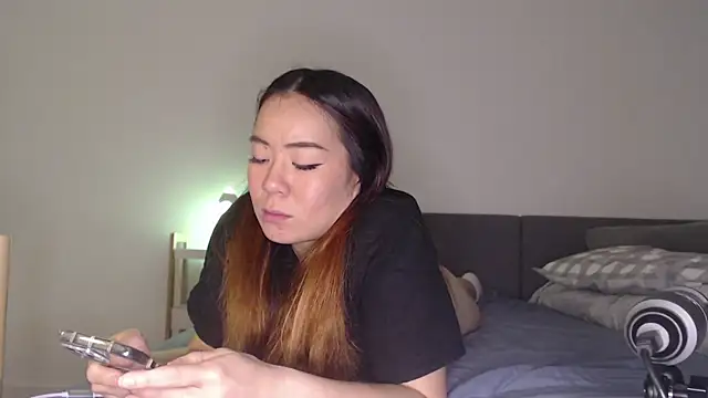 Snapshot of blueburrypie chatting on October 24, 2025, 12:26 pm blueburrypie online show from October 24, 2025, 12:26 pm