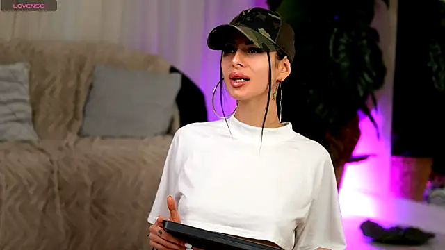 EvaAmanti online show from January 9, 2026, 4:19 am