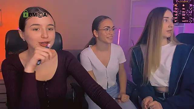 Snapshot of leslie_bird chatting on November 29, 2025, 10:15 am leslie bird online show from November 29, 2025, 10:15 am