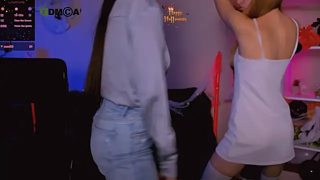 Snapshot of leslie_bird chatting on October 28, 2025, 1:32 pm leslie bird online show from October 28, 2025, 1:32 pm