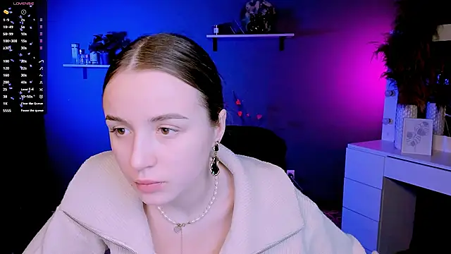 Snapshot of leslie_bird chatting on October 16, 2025, 5:16 am leslie bird online show from October 16, 2025, 5:16 am