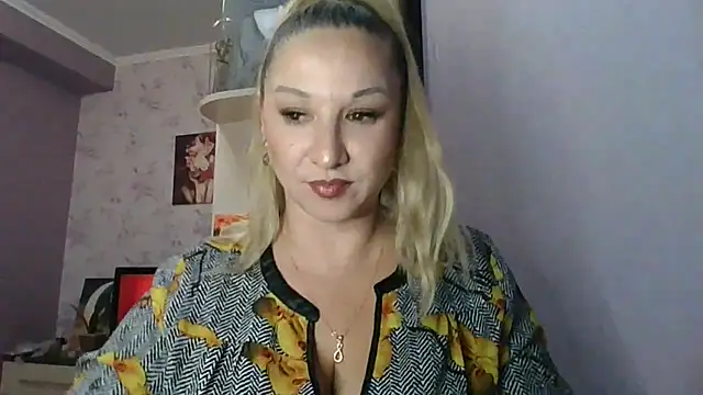 marii-a39 online show from October 1, 2025, 1:04 pm