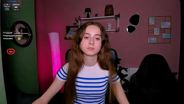 Snapshot of rebecca_smile chatting on November 26, 2025, 10:43 pm rebecca smile online show from November 26, 2025, 10:43 pm