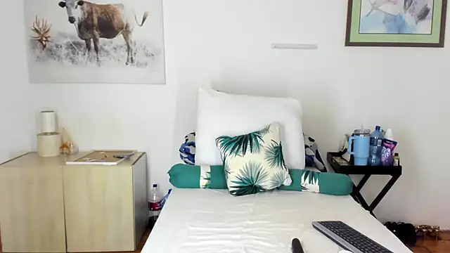 Snapshot of ConnieSmall24 chatting on March 16, 2026, 9:50 pm ConnieSmall24 online show from March 16, 2026, 9:50 pm